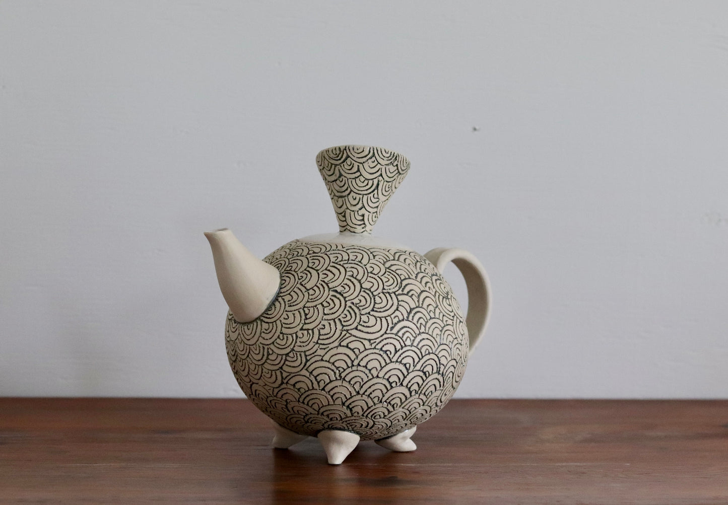 Teapot - White Scale