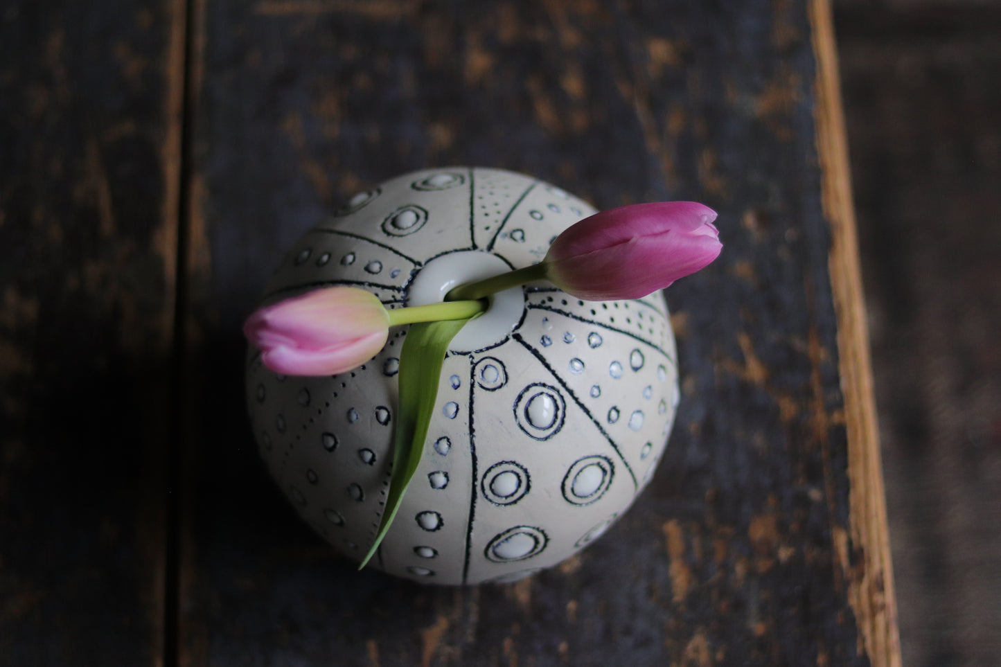 Orb - White - Dots - Medium