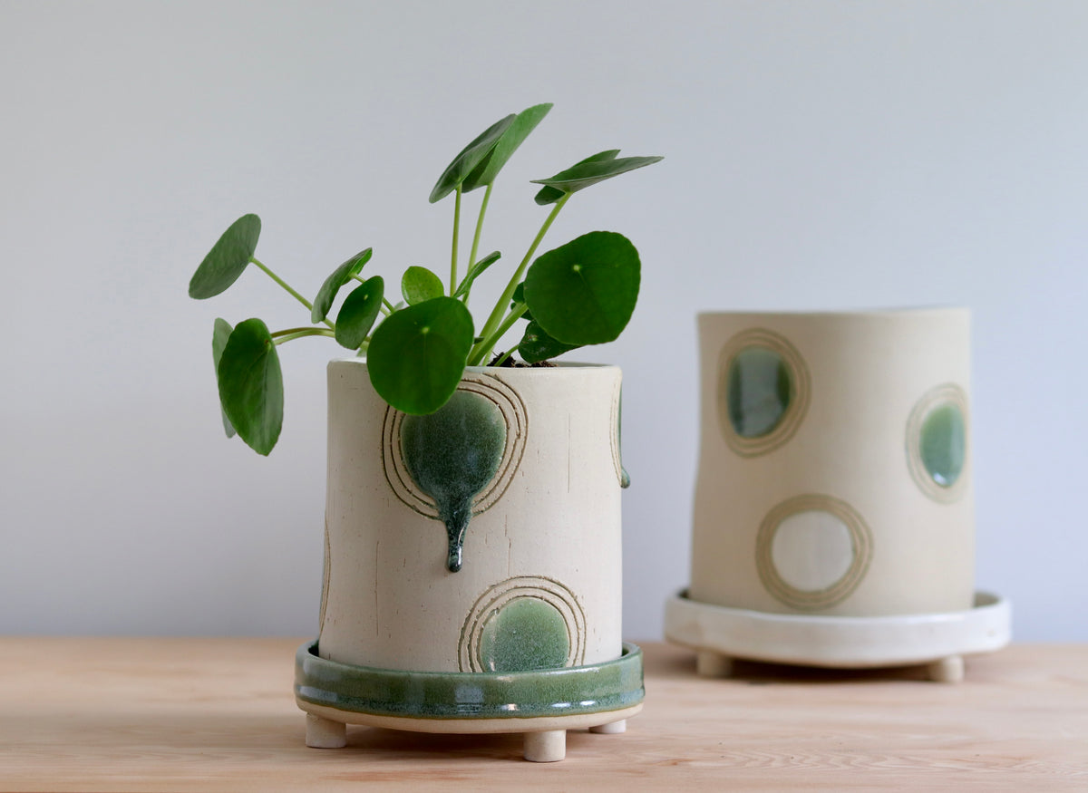 Planter - Circle design - with green and white accents