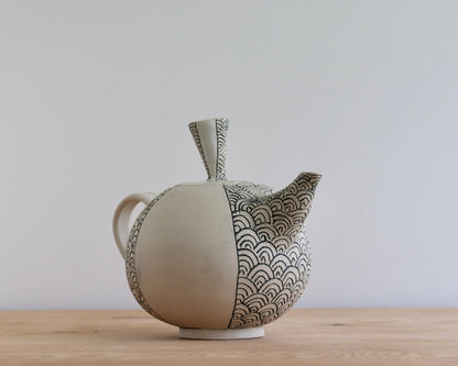 Teapot - White Scale