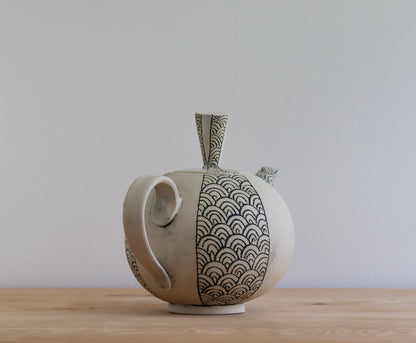 Teapot - White Scale